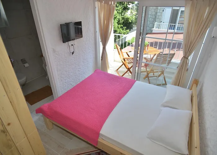 Chakra Boutique Hotel *